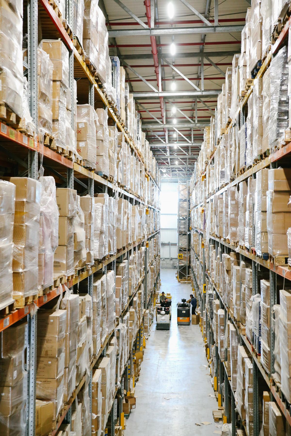 Pallet racking aisle inside a distribution warehouse